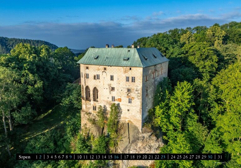 na_ste_nny_ kalenda_r_ 2026 Hrady na s_i_r_ku_Stránka_09